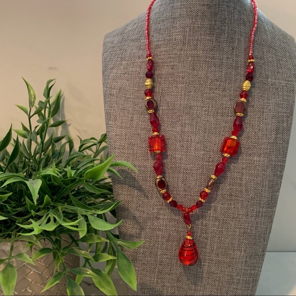 Red glass bead 18" necklace.  Excellent condition. - Picture 1 of 6